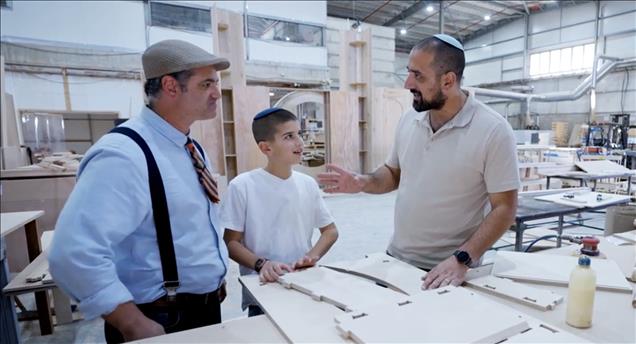 אבא ליום אחד - ריהוט לבתי כנסת